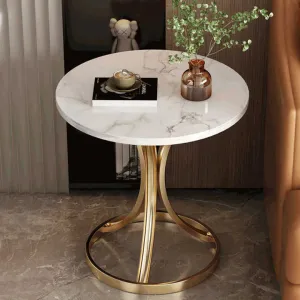 غرفة معيشة عصرية فاخرة أو تصميم خشبي مبتكر للشرفة الجانبية للأريكة طاولة بجانب السرير متحركة Luxury modern living room or creative wooden design for sofa side balcony movable bedside table