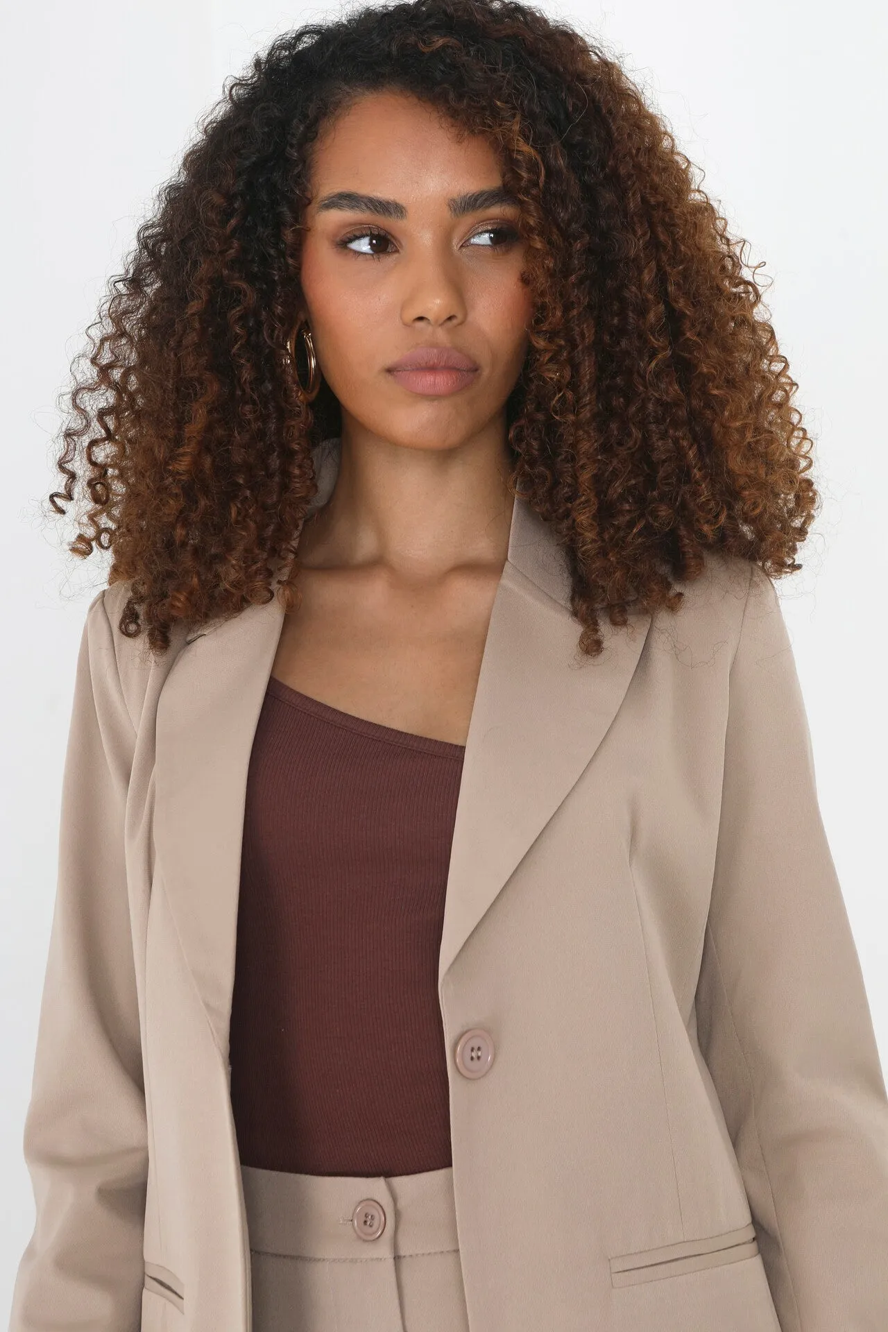 BEIGE BUTTON FASTENED LONG SLEEVE TAILORED BLAZER
