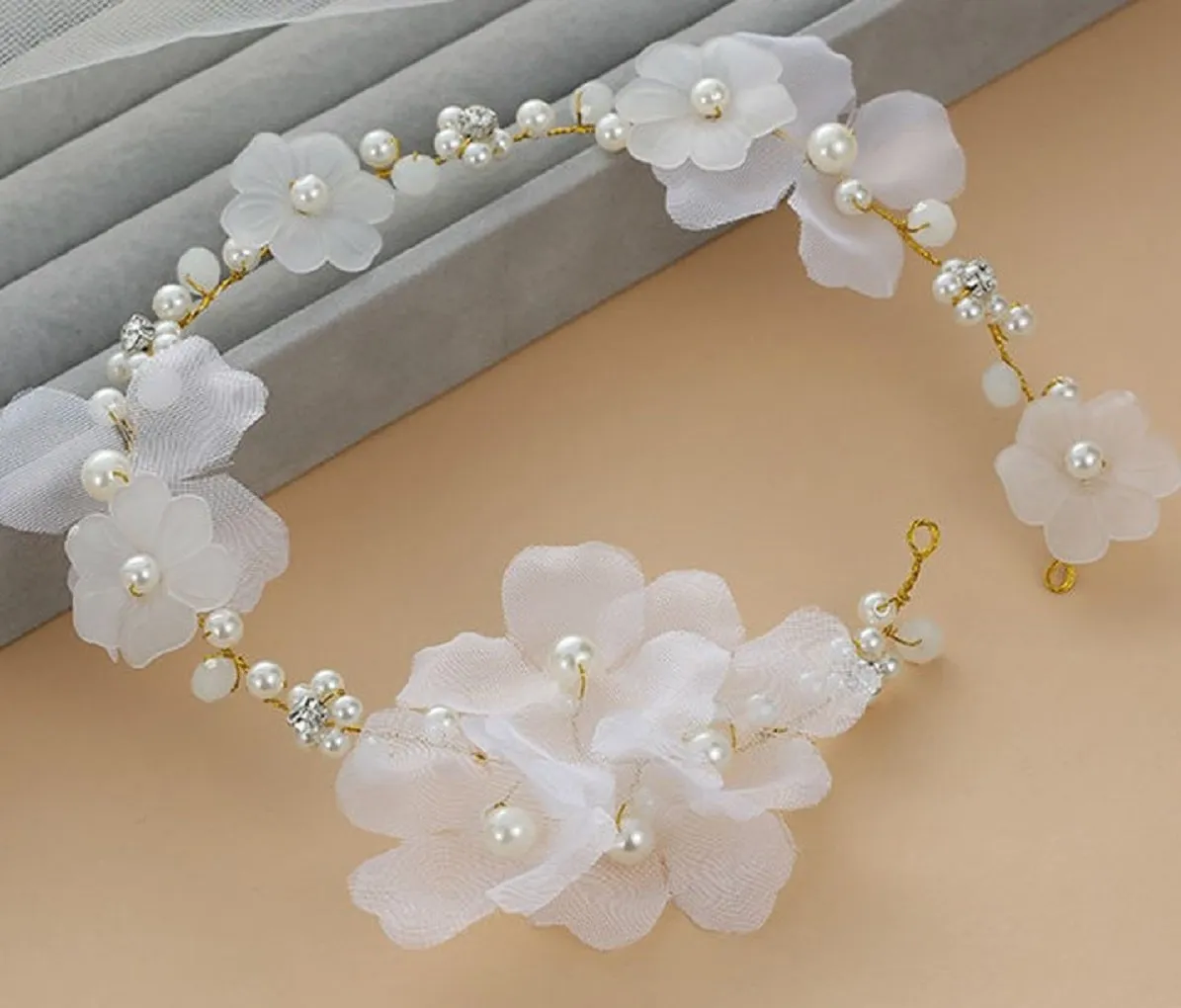 Bohemian Flowers Pearl Garland Bridal Wedding/Sweet Sixteen/Flower Girl/Quinceanera Crown Headdress (White Silk Flower)