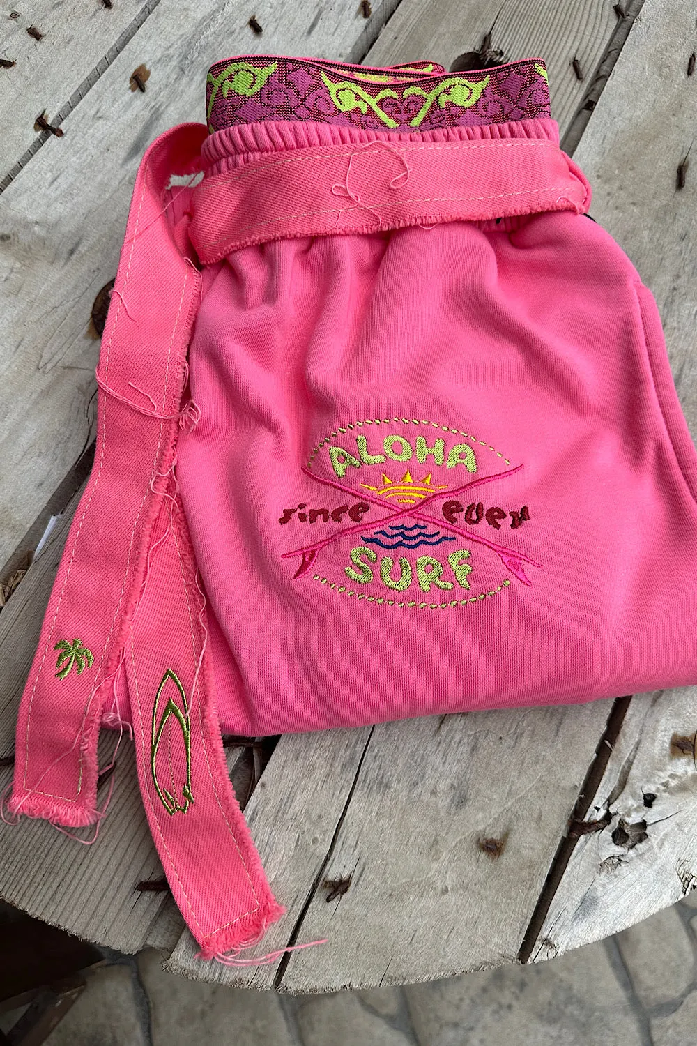 D ISLAND ALOHA JOGGERS PANTS