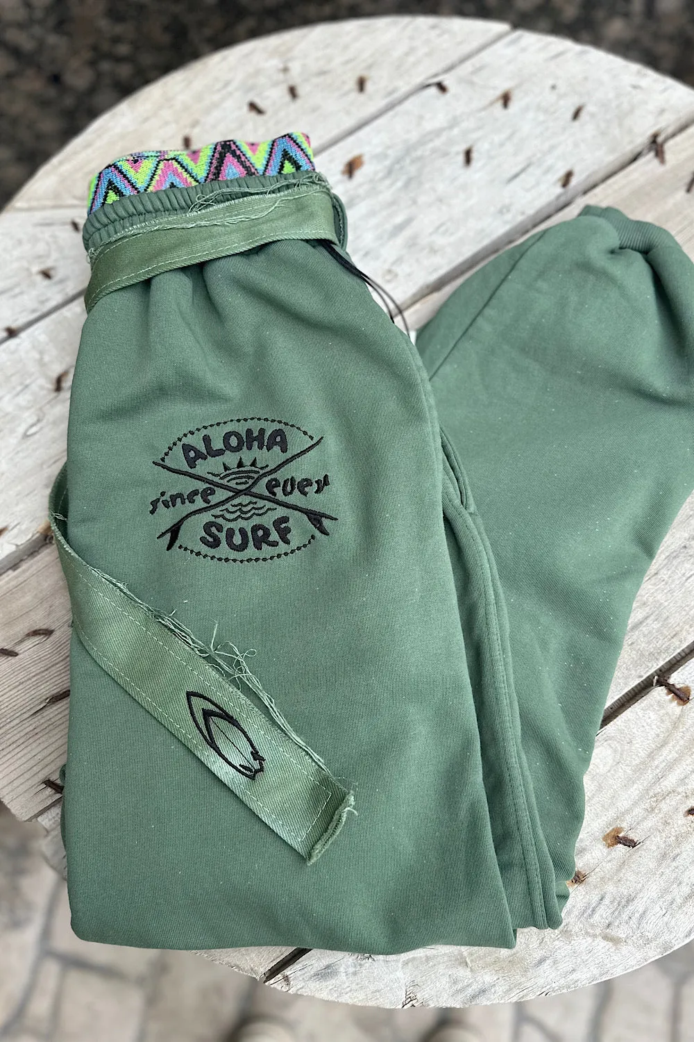 D ISLAND ALOHA JOGGERS PANTS