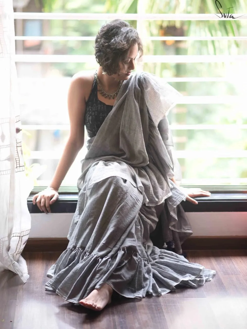 Grey Shade Swirl Pattern Saree