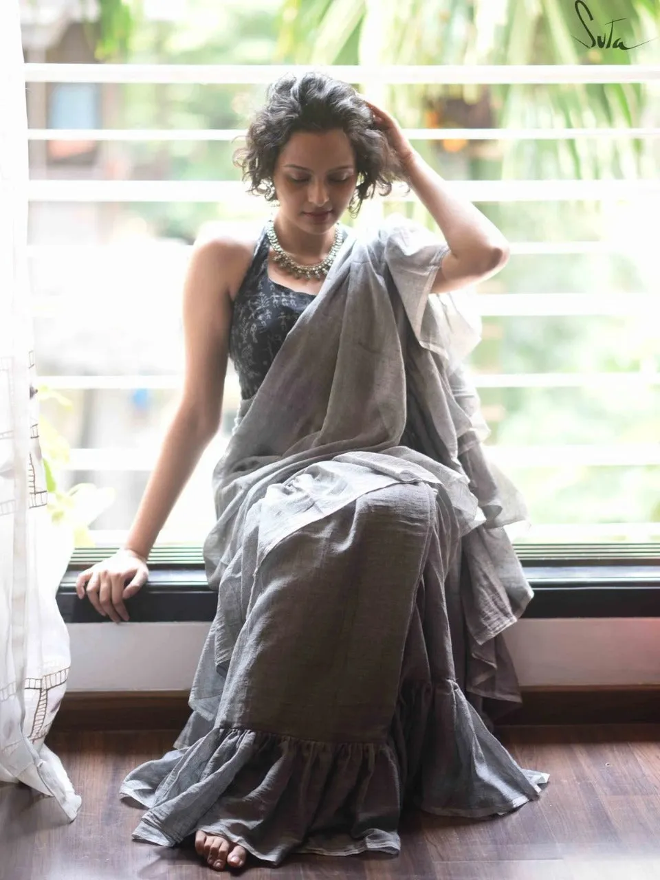 Grey Shade Swirl Pattern Saree